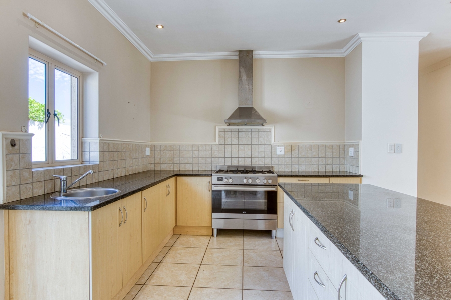 3 Bedroom Property for Sale in Bakkershoogte Western Cape